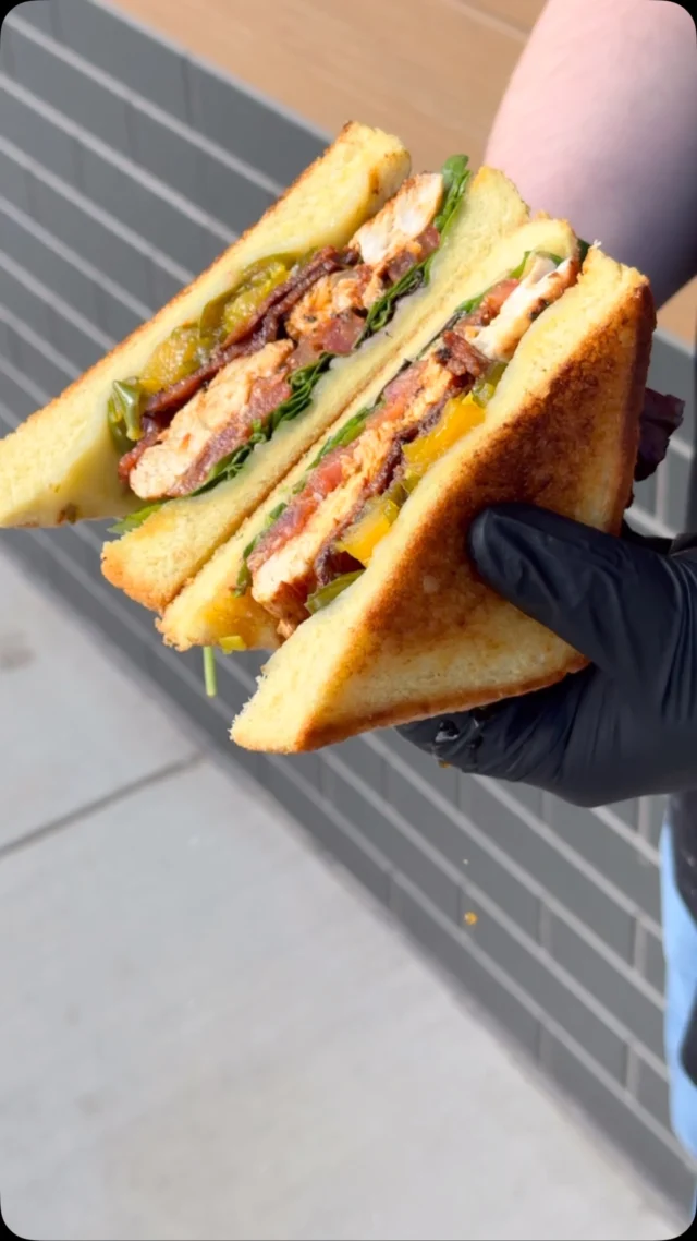 New Special Drop🚨: Sweet Sassy Molassy- Marinated Chicken, pepper jack cheese, candied bacon, jalapeño honey mustard, cowboy candy jalapeño and pineapple, marinated tomato, dressed greens, grilled Texas toast. 

 7 days a week! 11AM- 9PM
Open daily for lunch or dinner🥪 
🍔 We’re delivering through door dash 

#eatduluth #foodiesofduluth #lincolnpark #craftingsomethinggreat #duluthmn #sandwich #sandwichporn #sandwichtime #hungry #mnfoodies